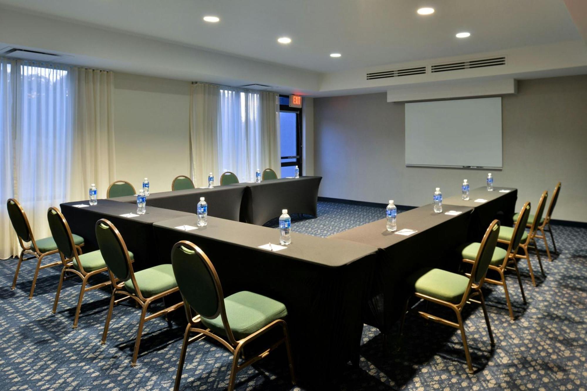 Courtyard By Marriott Harrisburg Hershey Exteriör bild