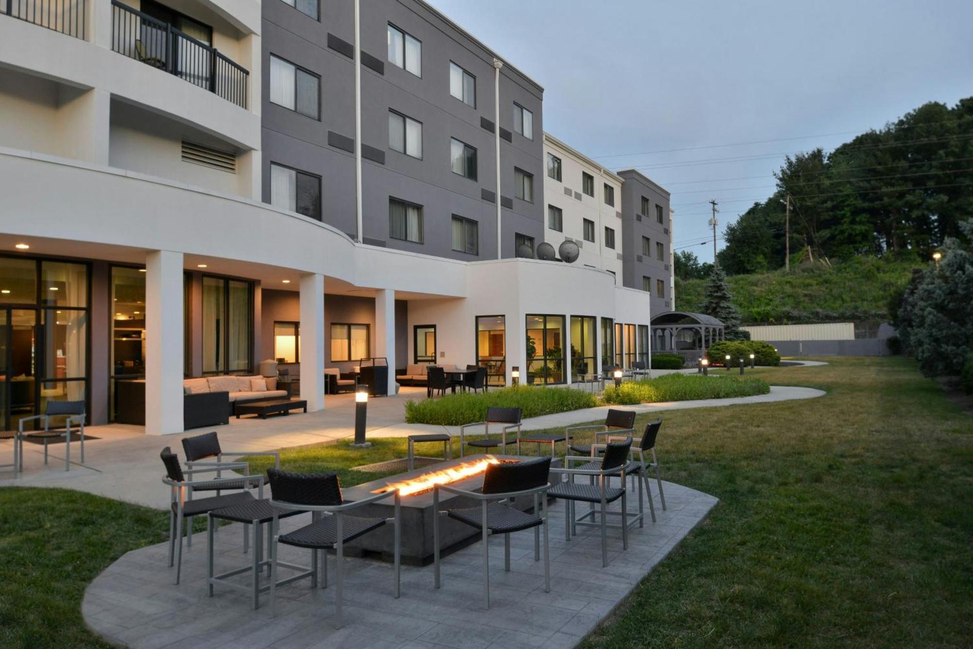 Courtyard By Marriott Harrisburg Hershey Exteriör bild