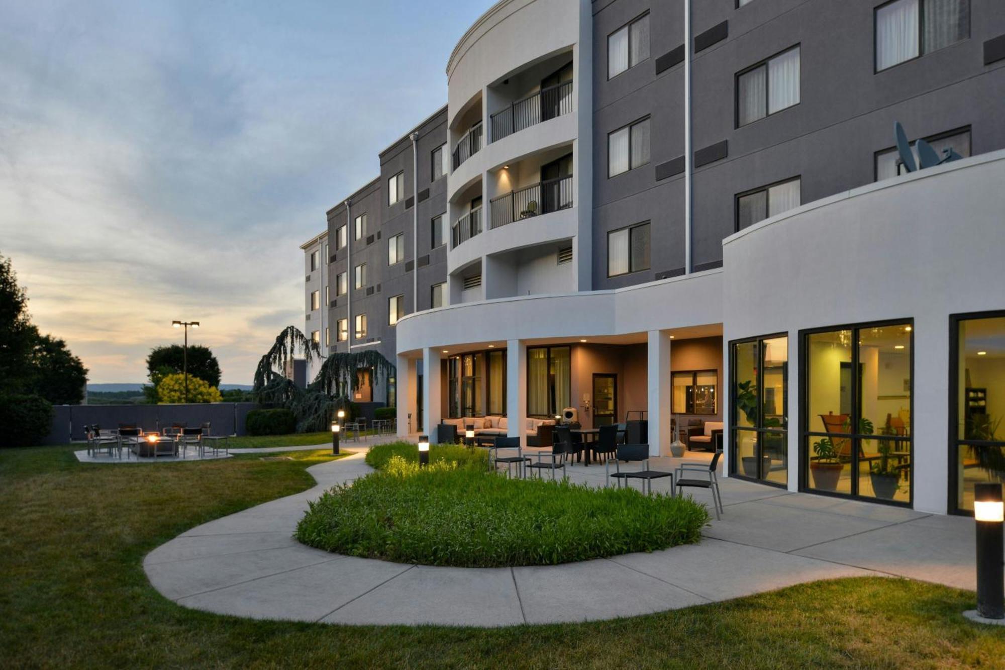 Courtyard By Marriott Harrisburg Hershey Exteriör bild
